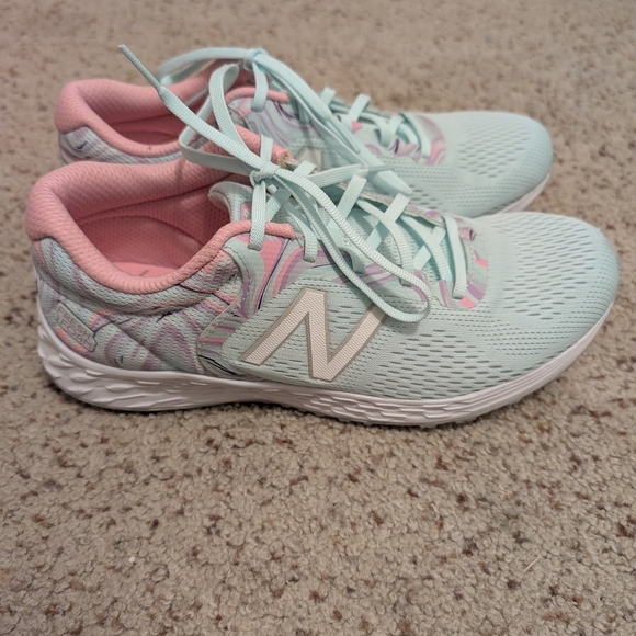 New Balance Green and Pink Sneakers - Picture 2 of 5